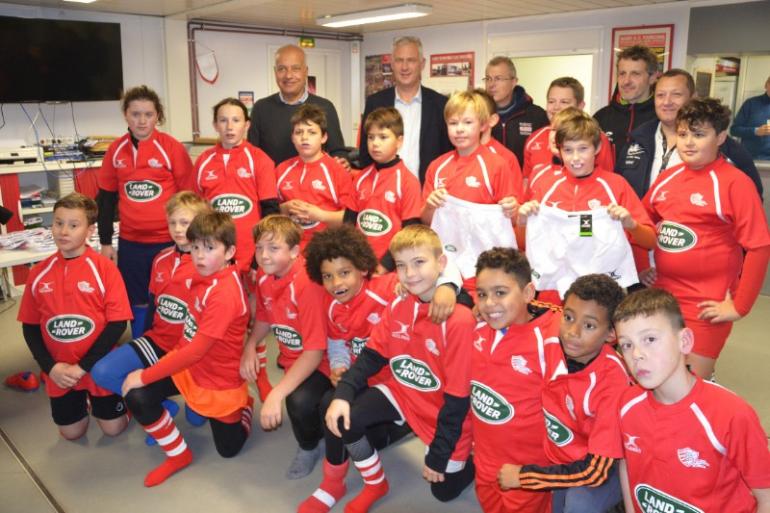 Remise des nouveaux jeux de maillots à notre Ecole de Rugby en présence des partenaires et de M. Salim ACHIBA , Adjoint  au Maire chargé des Sports