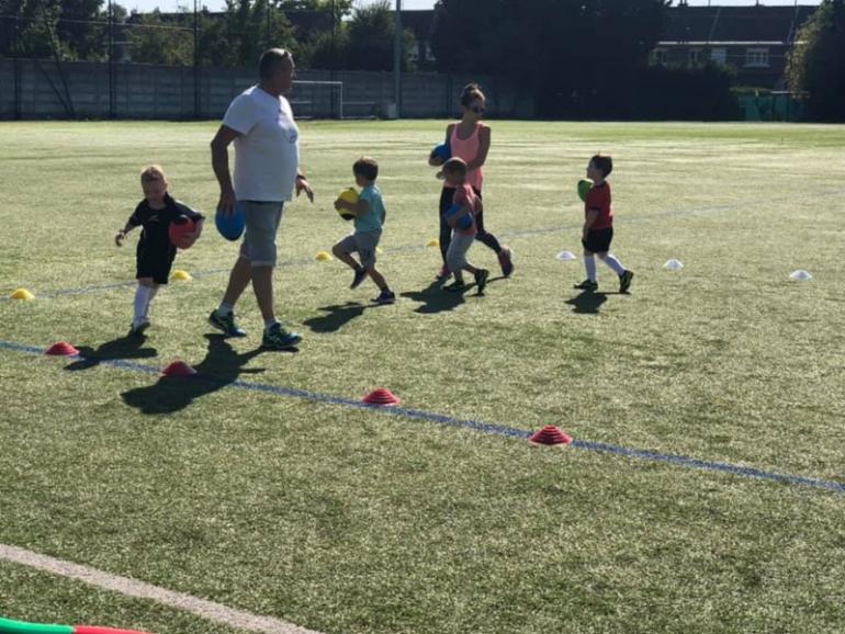 22/09/2019 - le Roct accueille l’association Baby Rugby, et des membres du ROCT les accompagnent pour l’encadrement .