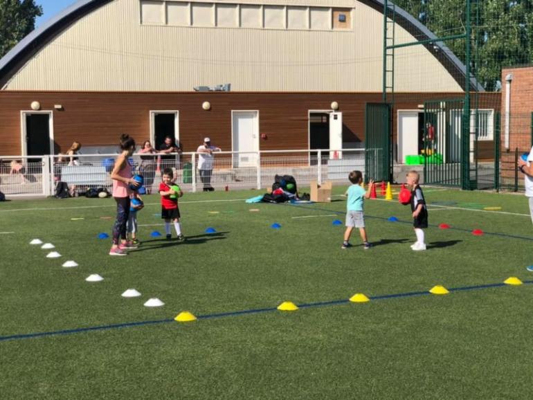 22/09/2019 - le Roct accueille l’association Baby Rugby, et des membres du ROCT les accompagnent pour l’encadrement .