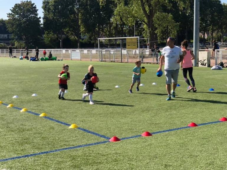 22/09/2019 - le Roct accueille l’association Baby Rugby, et des membres du ROCT les accompagnent pour l’encadrement .